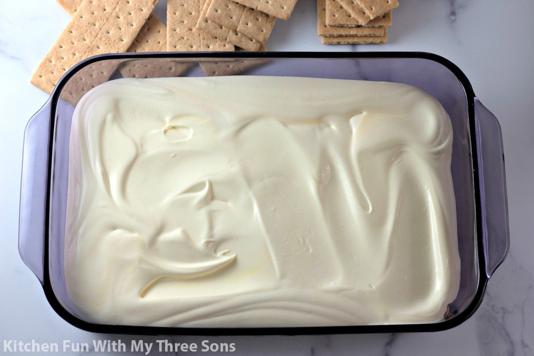 pudding over top of the graham crackers