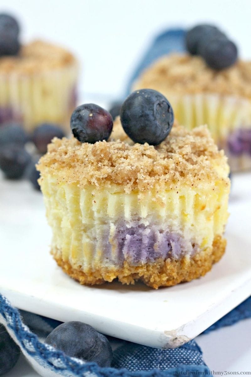 Blueberry Crumble Cheesecake Bites