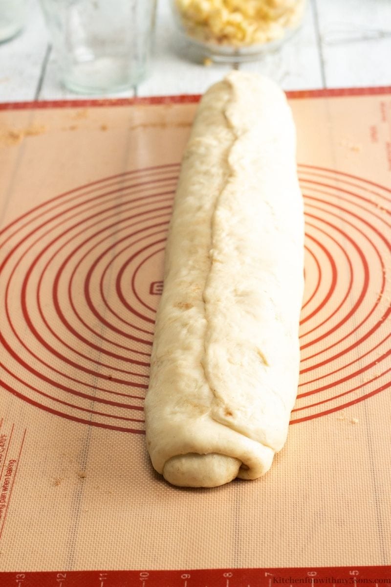 cinnamon buns dough log