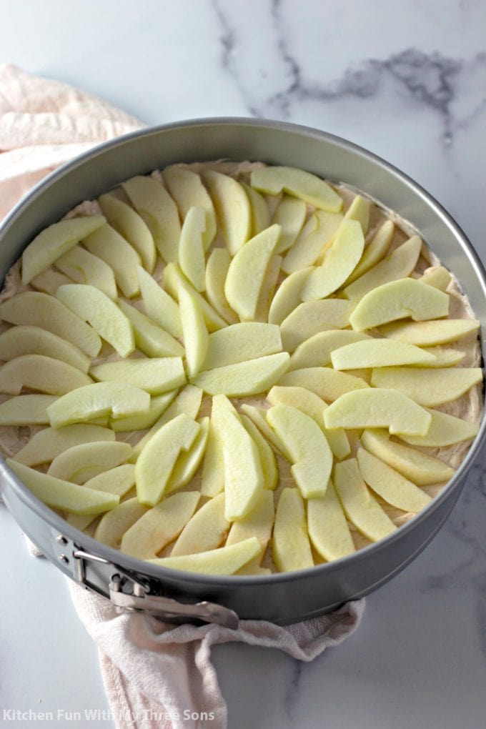 cheesecake topped with sliced apples