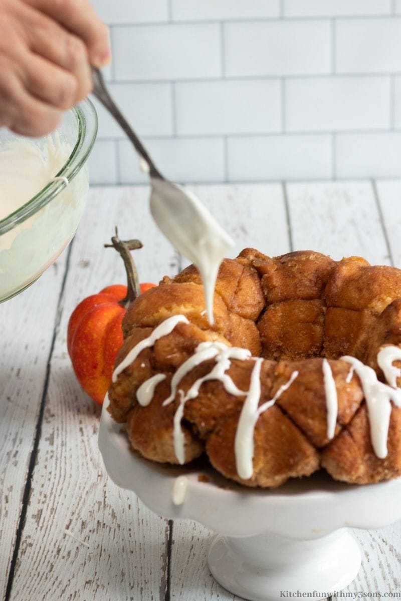 drizzling glaze over the monkey bread