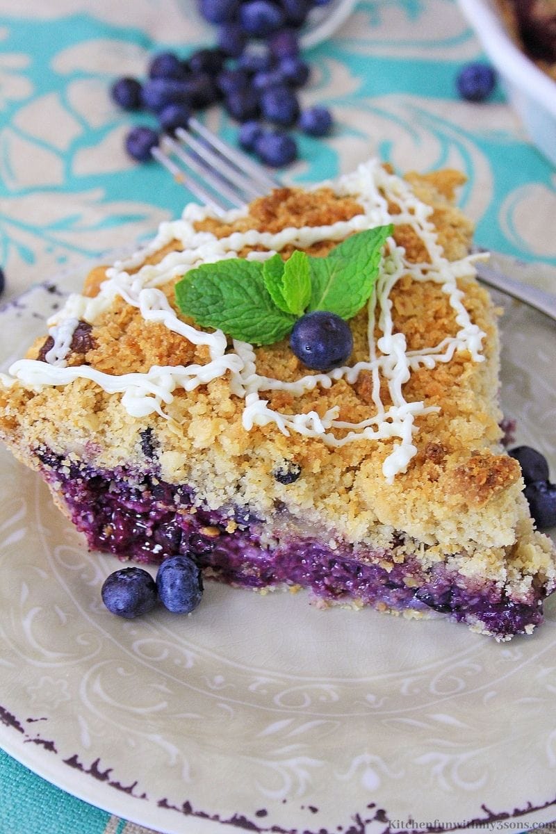 Blueberry Muffin Cheesecake Pie garnished with mint.
