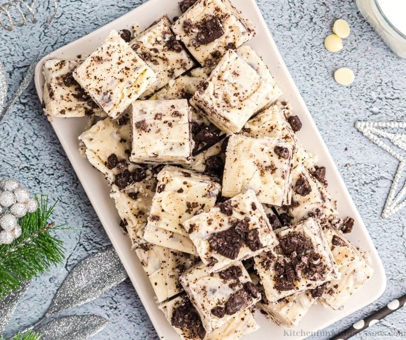 Cookies and Cream Fudge Recipe on a serving platter.