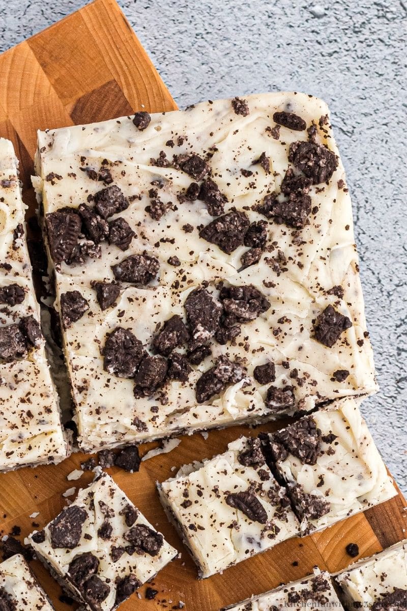 Cookies and Cream Fudge Recipe on a wooden board.