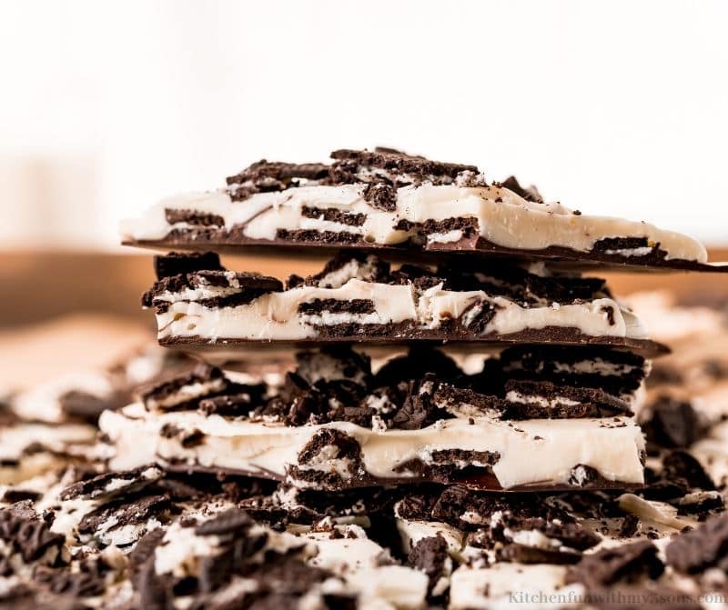 Easy Oreo Bark pieces stacked on top of eachother.