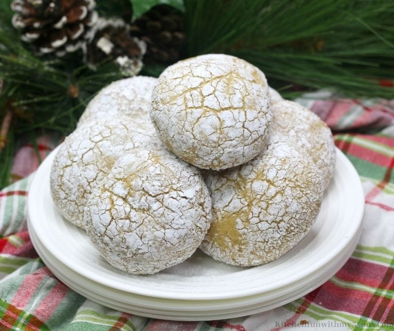 Pumpkin Spice Crinkle Cookies Recipe on a serving plate.