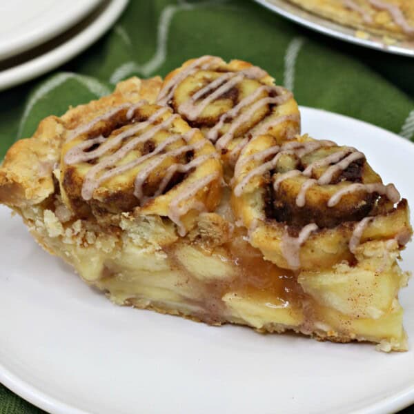 Cinnamon Roll Apple Pie