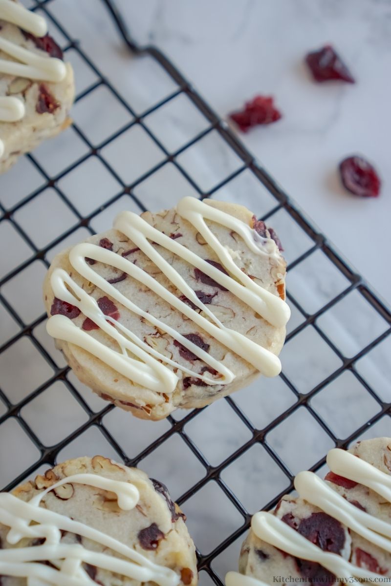 Drizzling the white chocolate on the cookies.