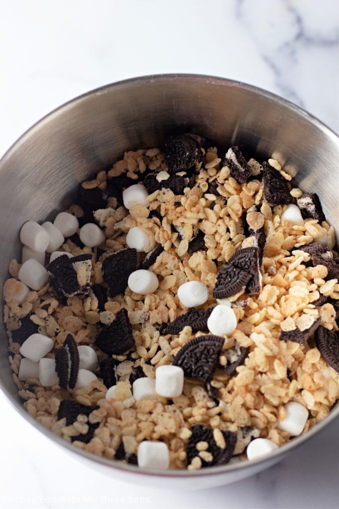rice krispies, oreos, and mini marshmallows in a metal bowl