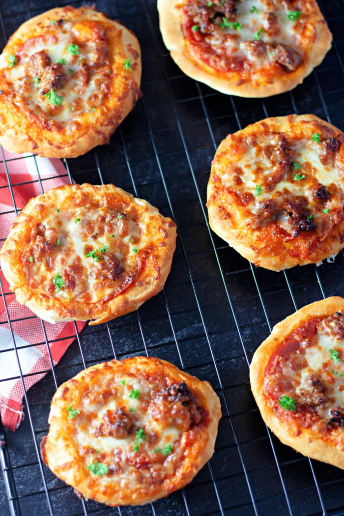 Mini PIzzas lined up on a rack