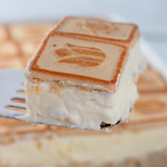 A bite of banana pudding on a fork