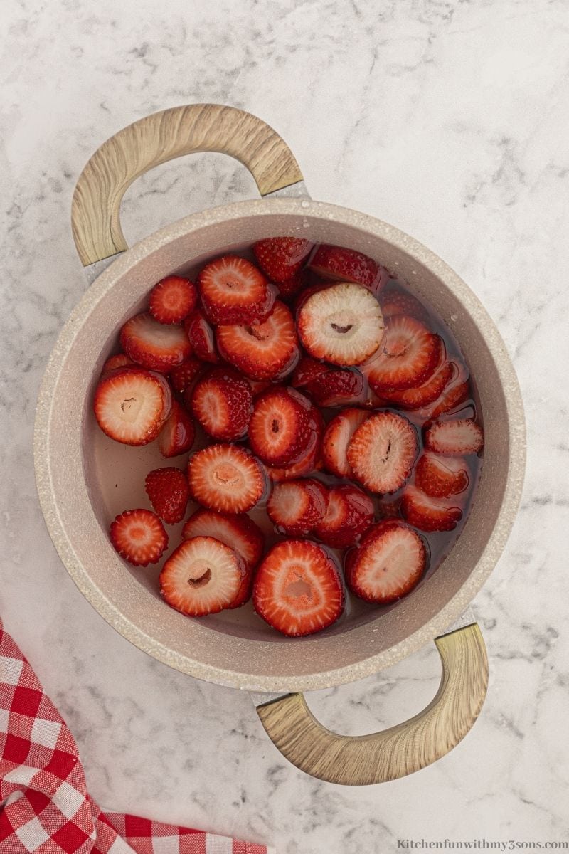 The strawberries in a pot with water.