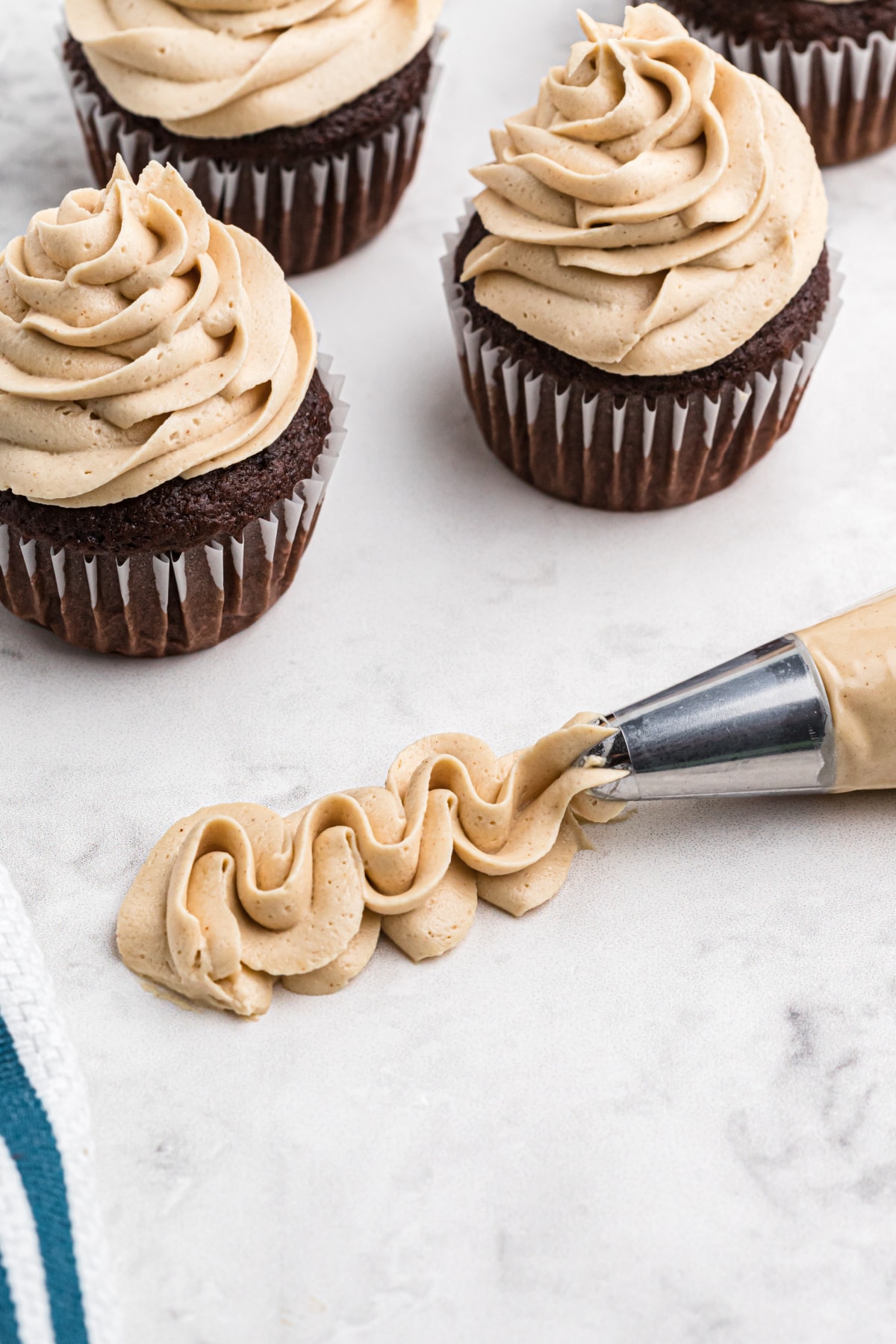 Piping peanut butter frosting