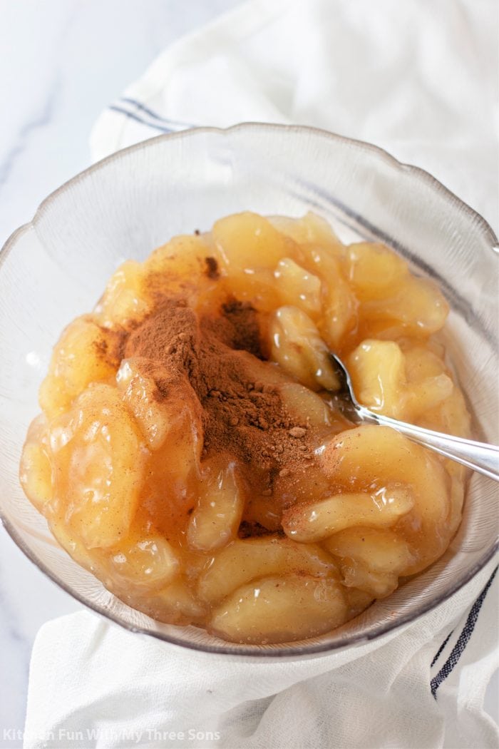 apples mixed with cinnamon