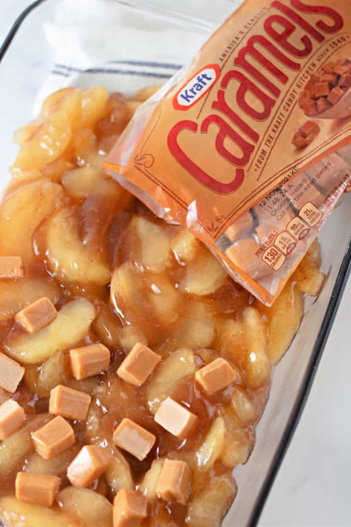 adding caramels on top of apple pie filling