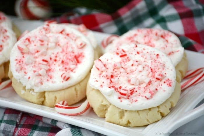The sugar cookies with candy canes on a plate.