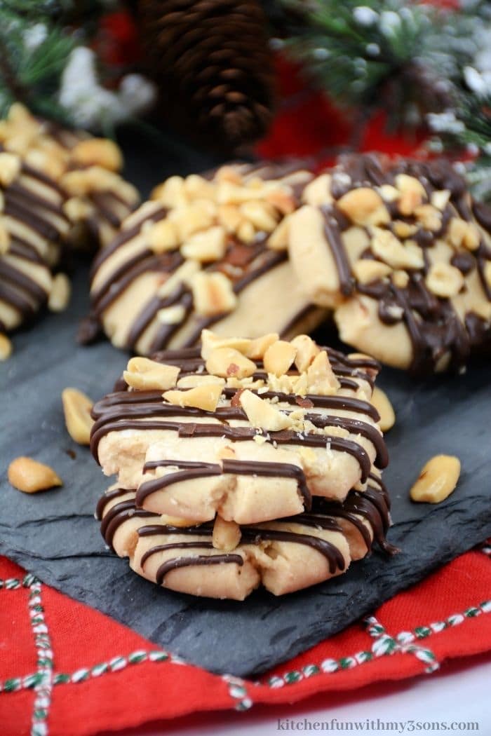 The cookies topped with peanuts.