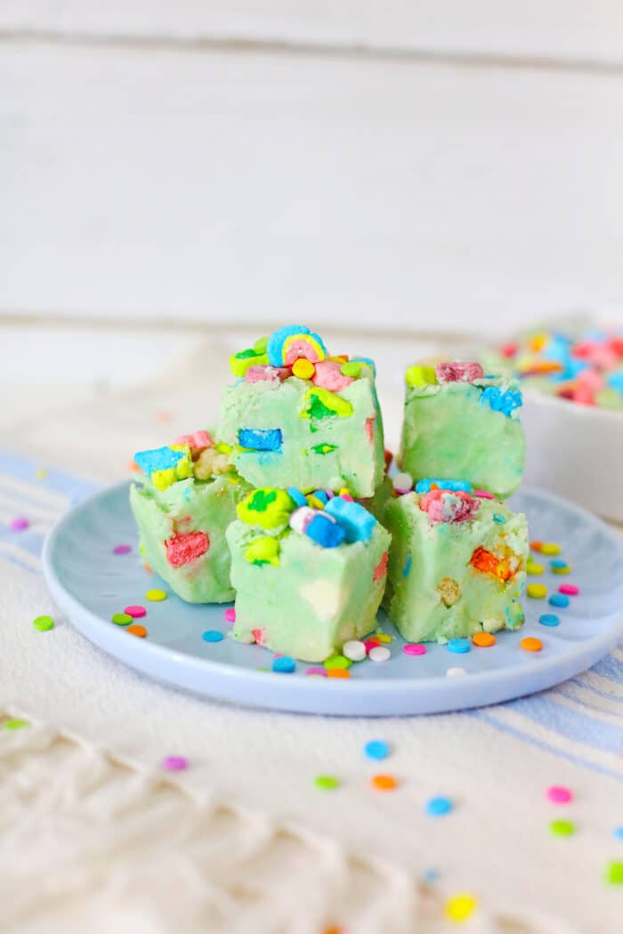 Lucky Charms Fudge on a blue serving plate.