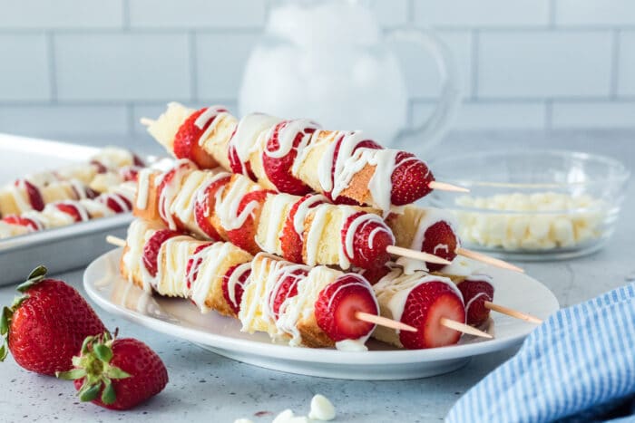 strawberry shortcake kabob with white chocolate drizzle