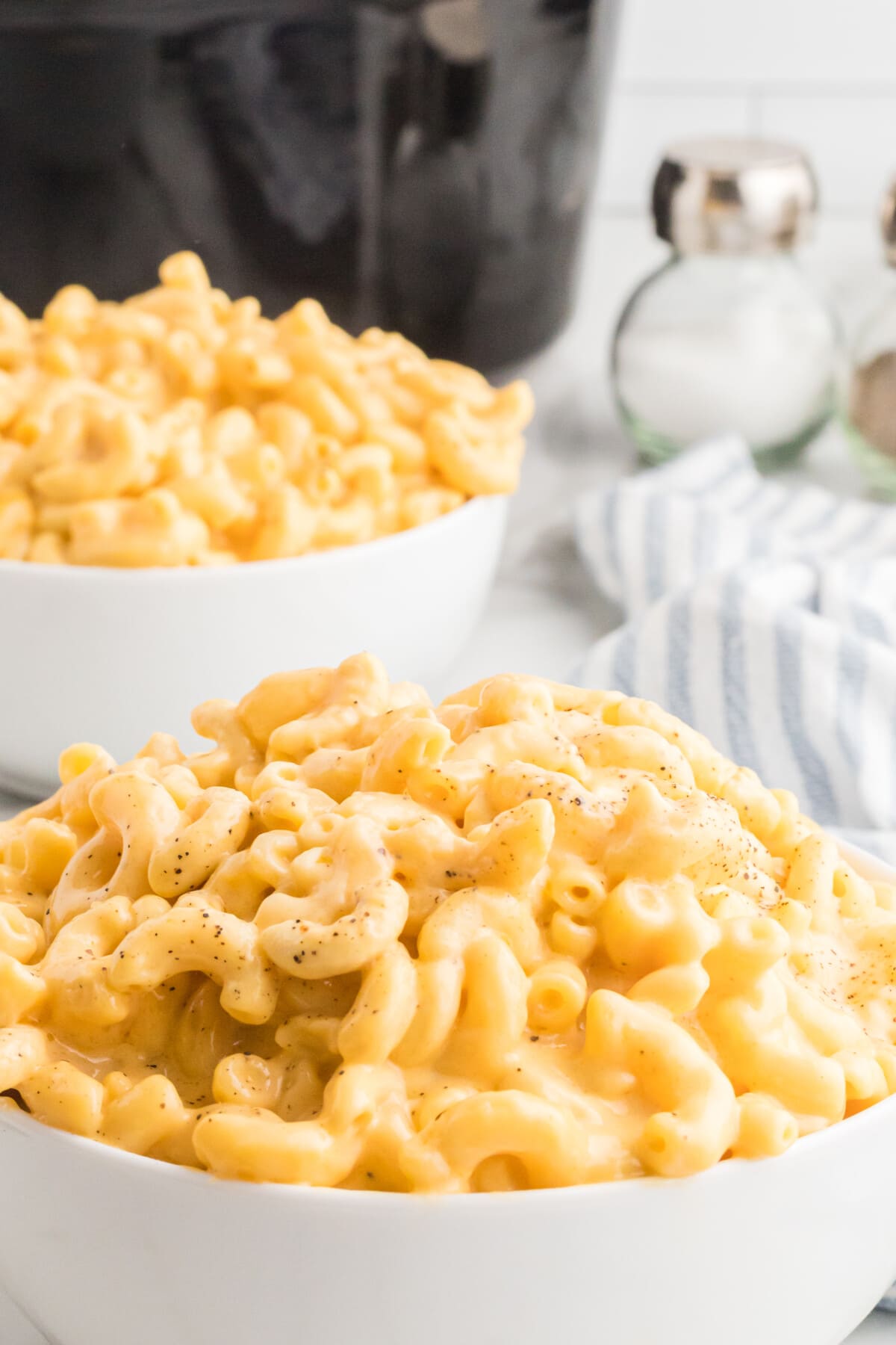 Crockpot Mac and Cheese in a bowl