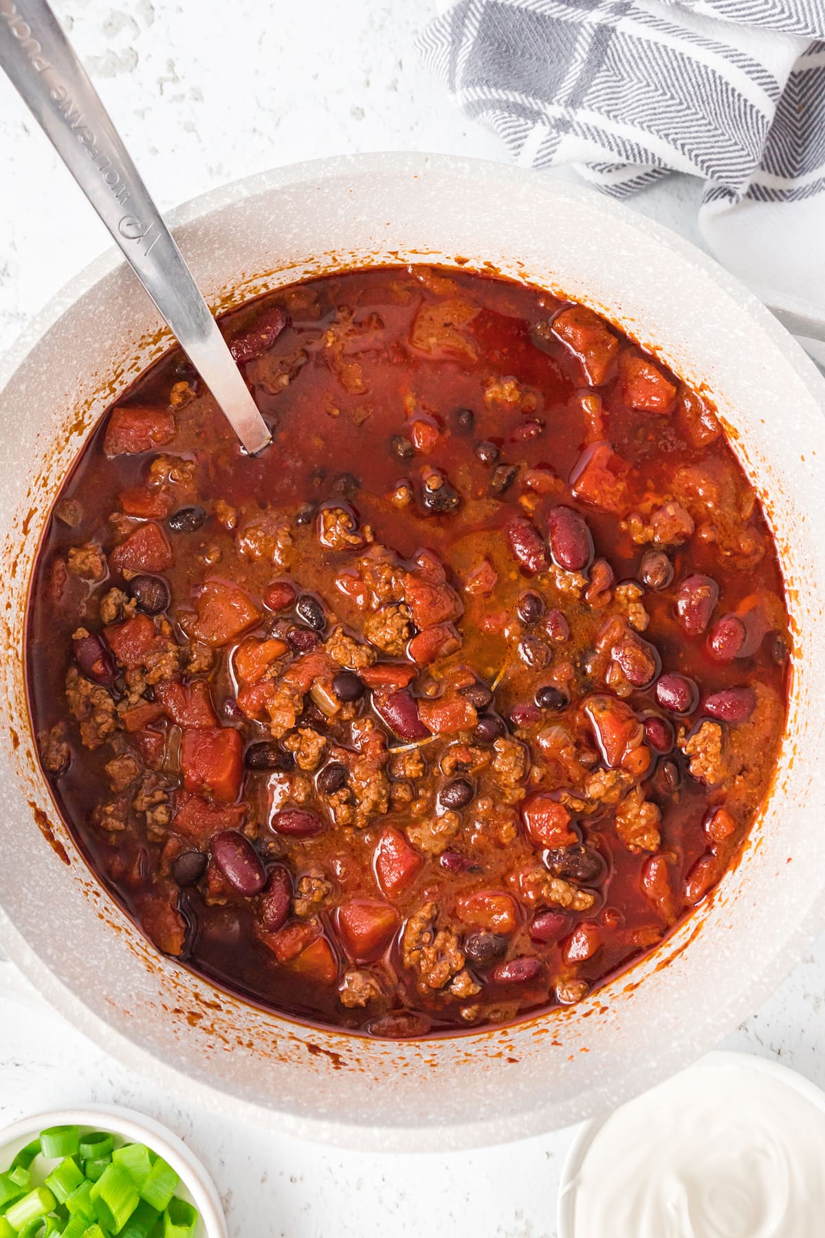 A finished pot of easy chili.