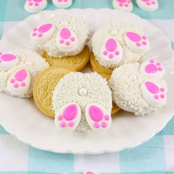 Bunny Butt Oreos on a round plate.