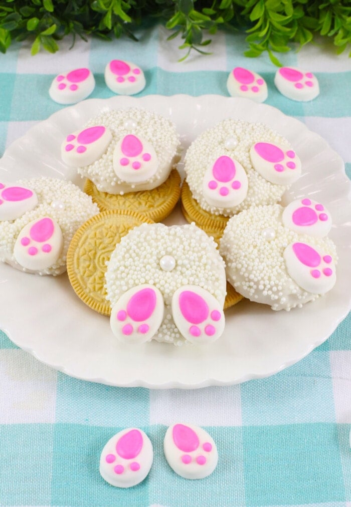 Bunny Butt Oreos on a round plate.