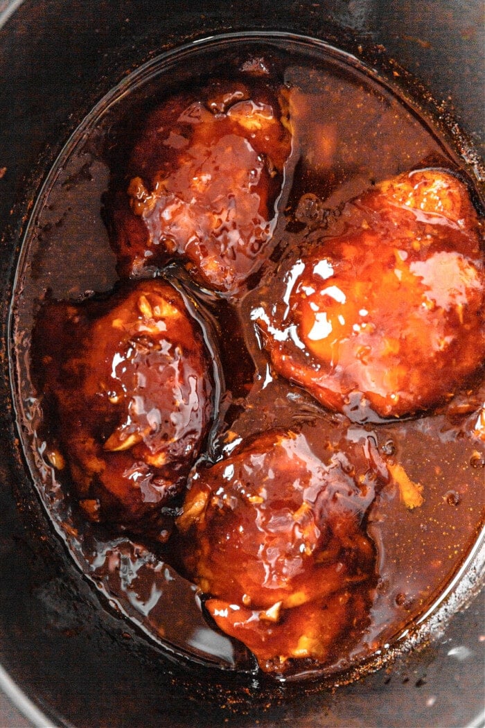 chicken thighs cooked in slow cooker with sauce