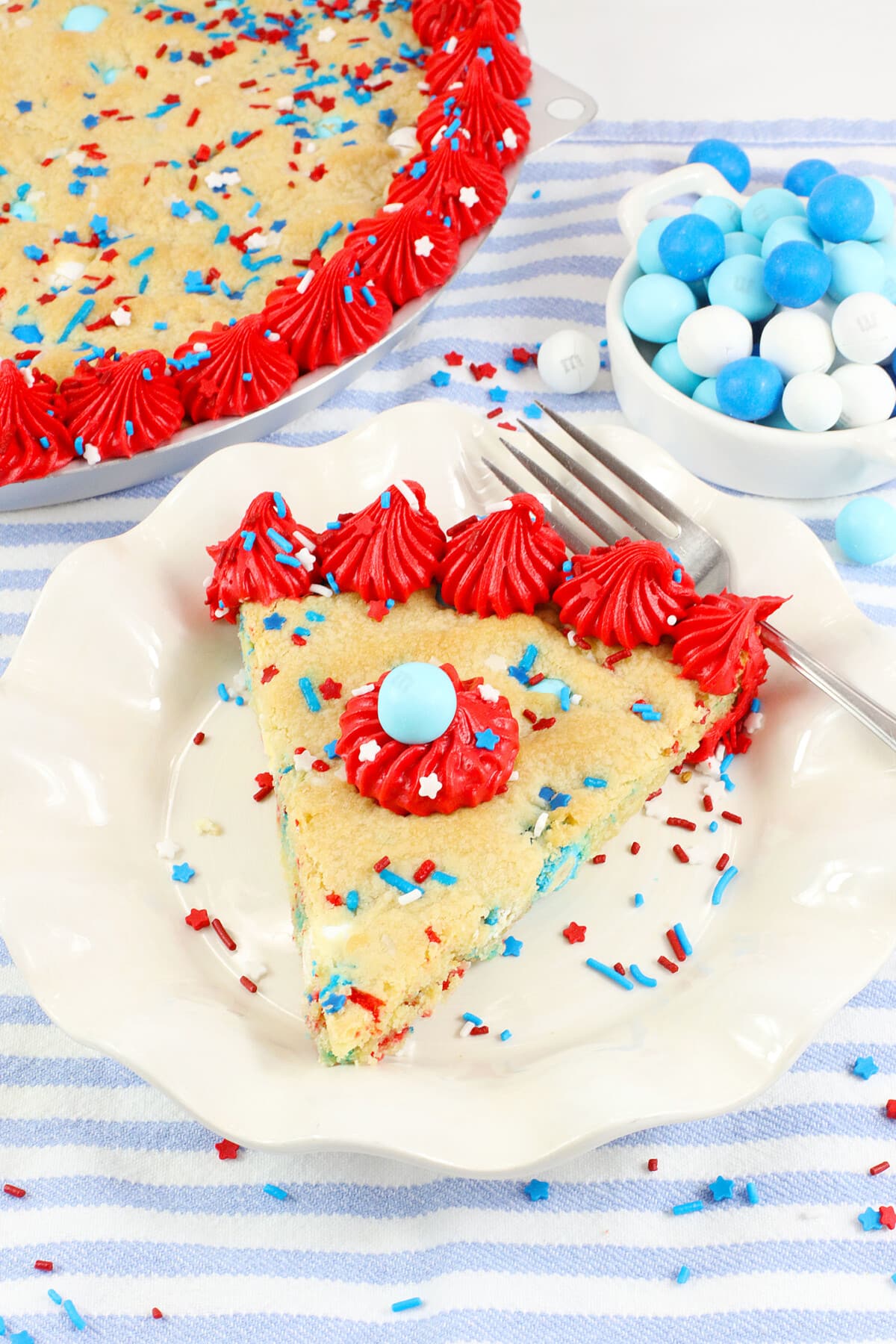 4th Of July Cookie Cake on a white and blue table cloth.