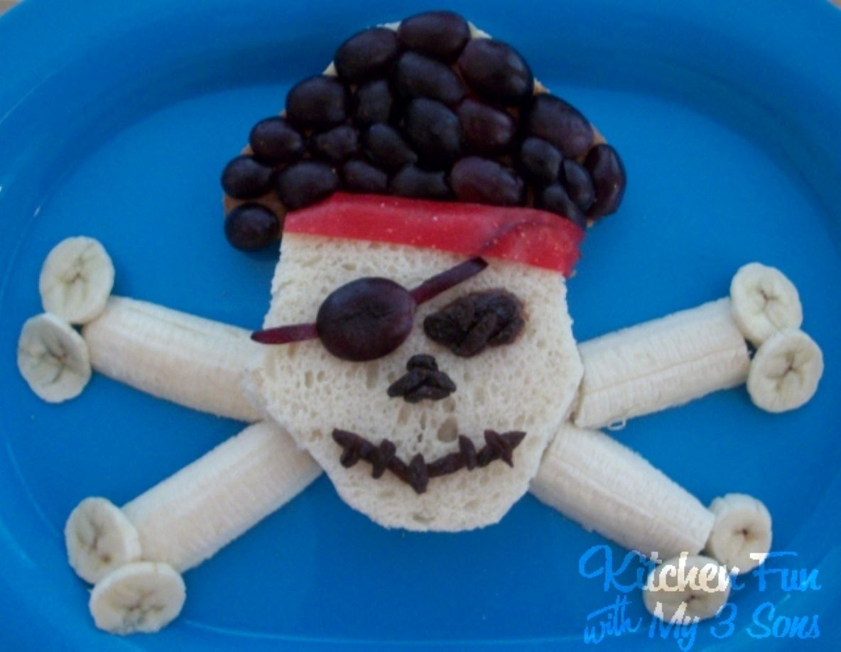 Pirate Lunch sandwich with grapes and bananas