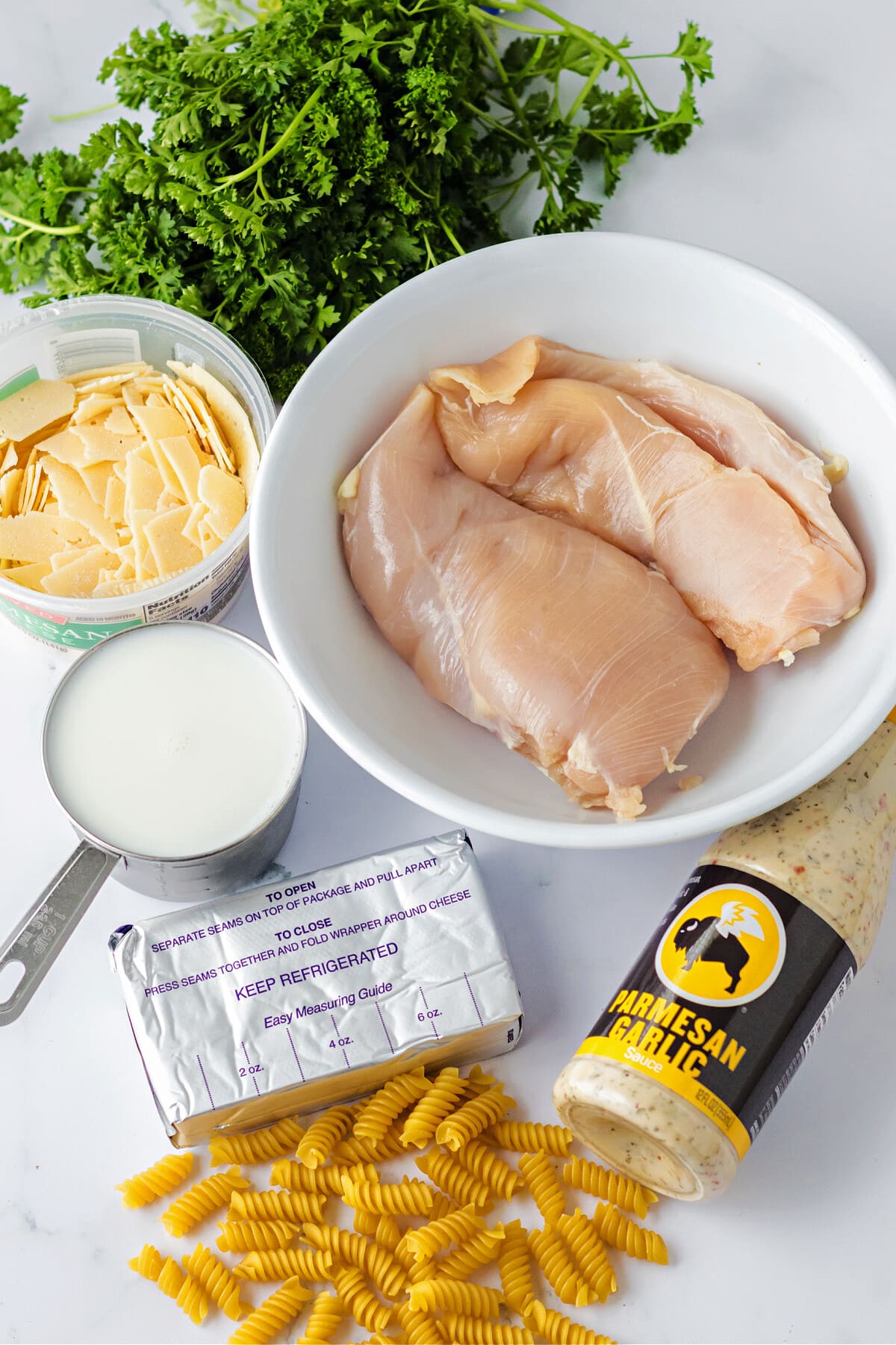 ingredients needed to make garlic parmesan chicken pasta