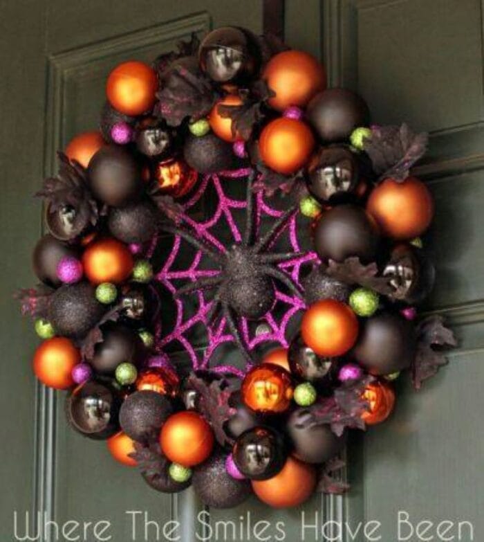 Halloween Spider Wreath...these are the BEST Homemade Halloween Decorations & Craft Ideas!