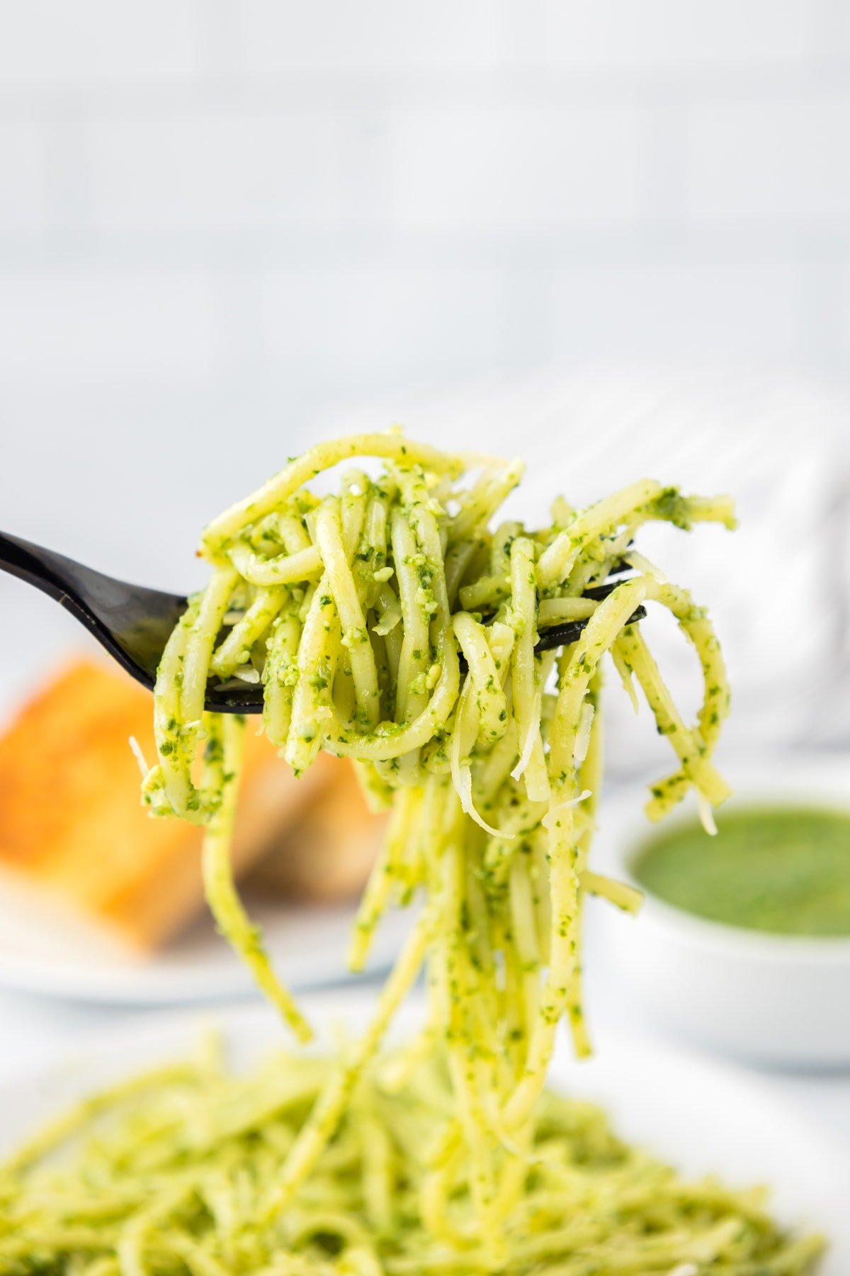 Pesto spaghetti on a fork
