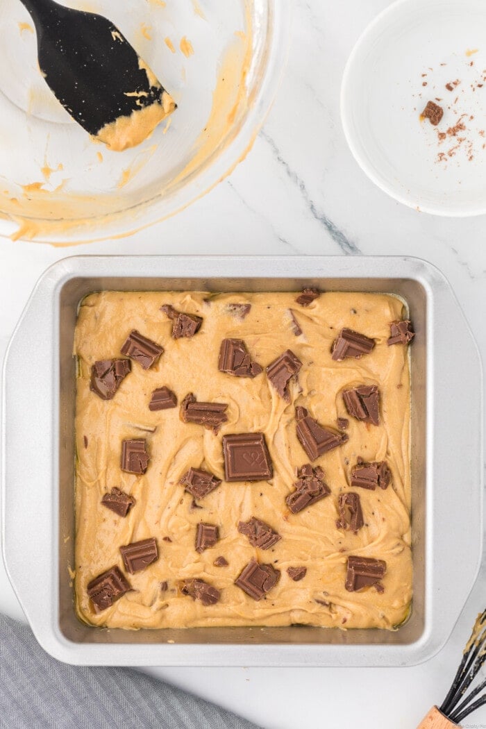 blondies with chocolate chunks in square baking pan