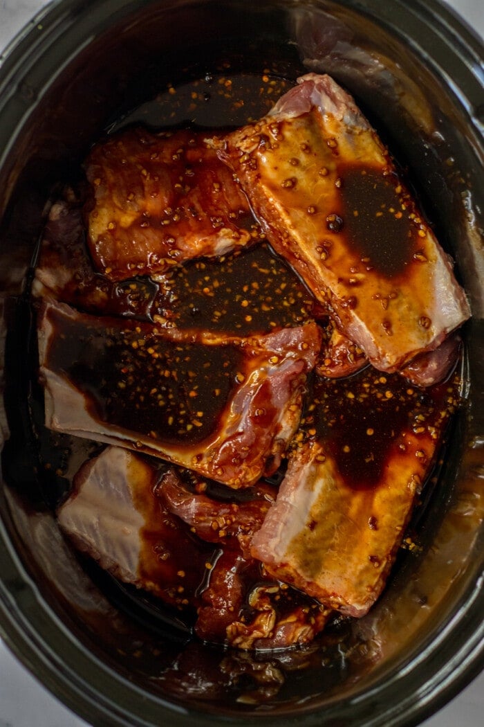 sauce over spare ribs in slow cooker
