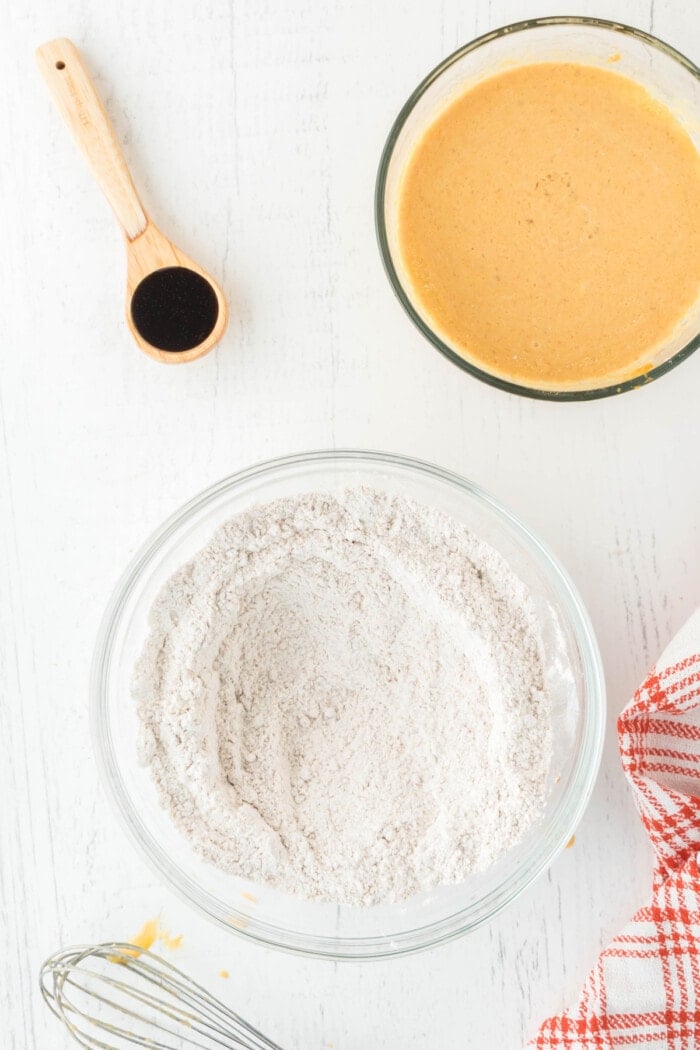 flour mixture in bowl 