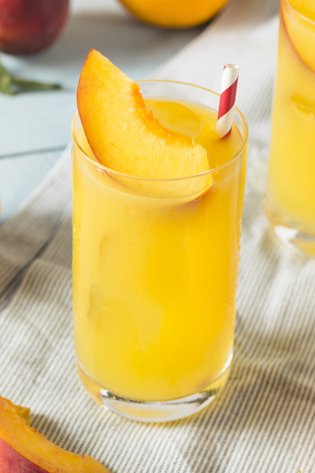 Fuzzy Navel Drink with a sliced peach