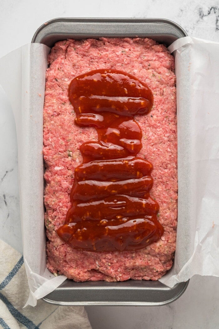 ketchup sauce on top of stuffed meatloaf