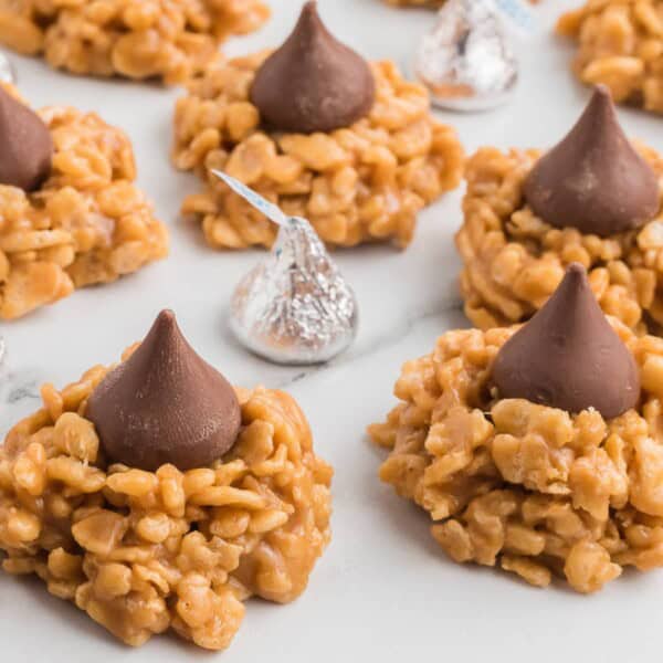 No-Bake Peanut Butter Kiss Cookies feature