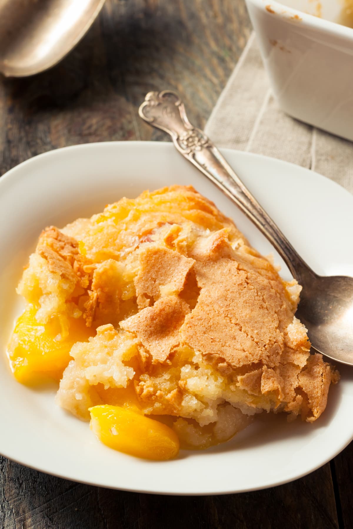 easy peach cobbler in bowl with spoon