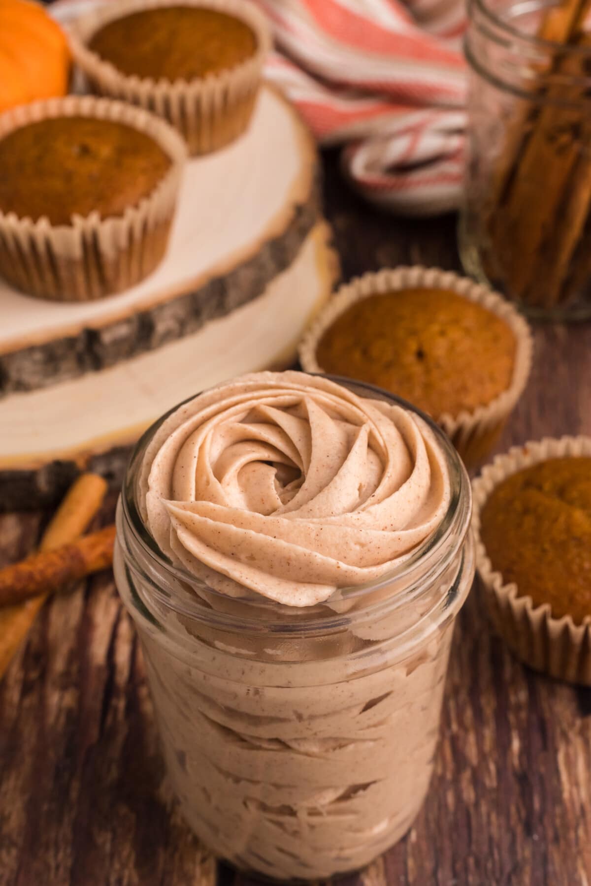 Cinnamon Cream Cheese Frosting in a jar
