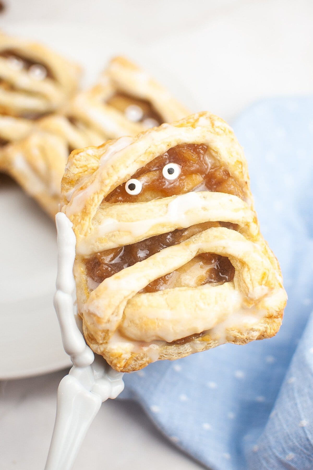 mummy apple hand pie close up