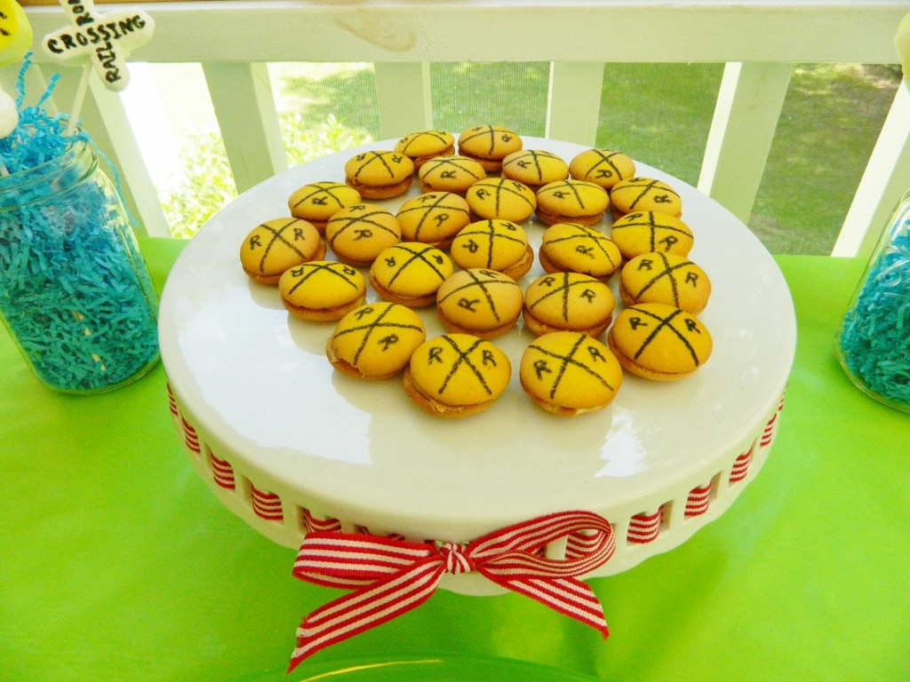 vanilla wafer and peanut butter railroad crossing cookies