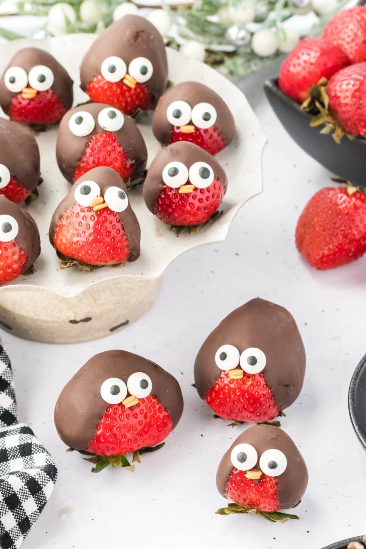 chocolate covered strawberry penguins