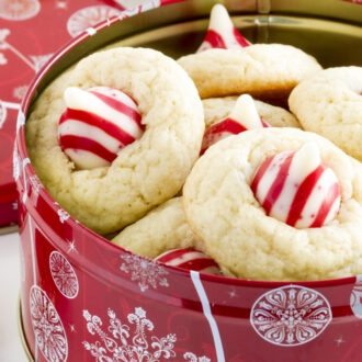 peppermint kiss cookies in a round tin container