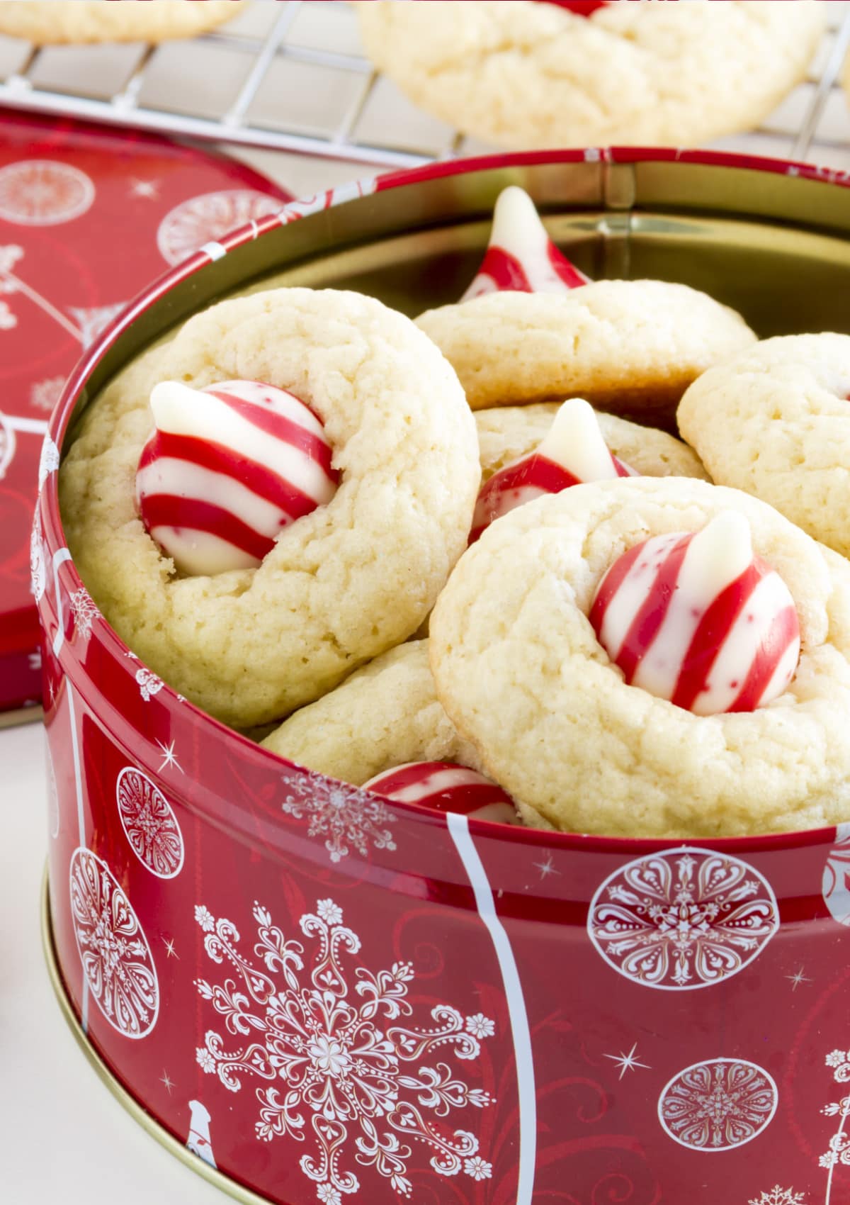 Peppermint Kiss Cookies in a Holiday Can for Gifts