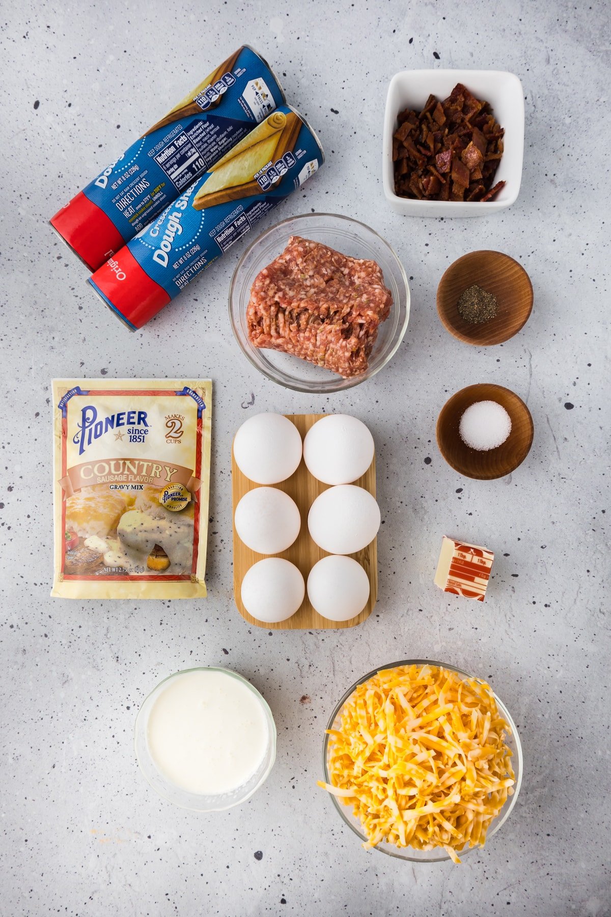Ingredients to make a breakfast pizza.