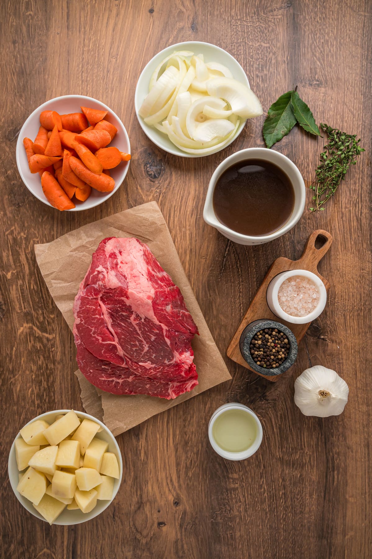 Ingredients to make pot roast in the slow cooker