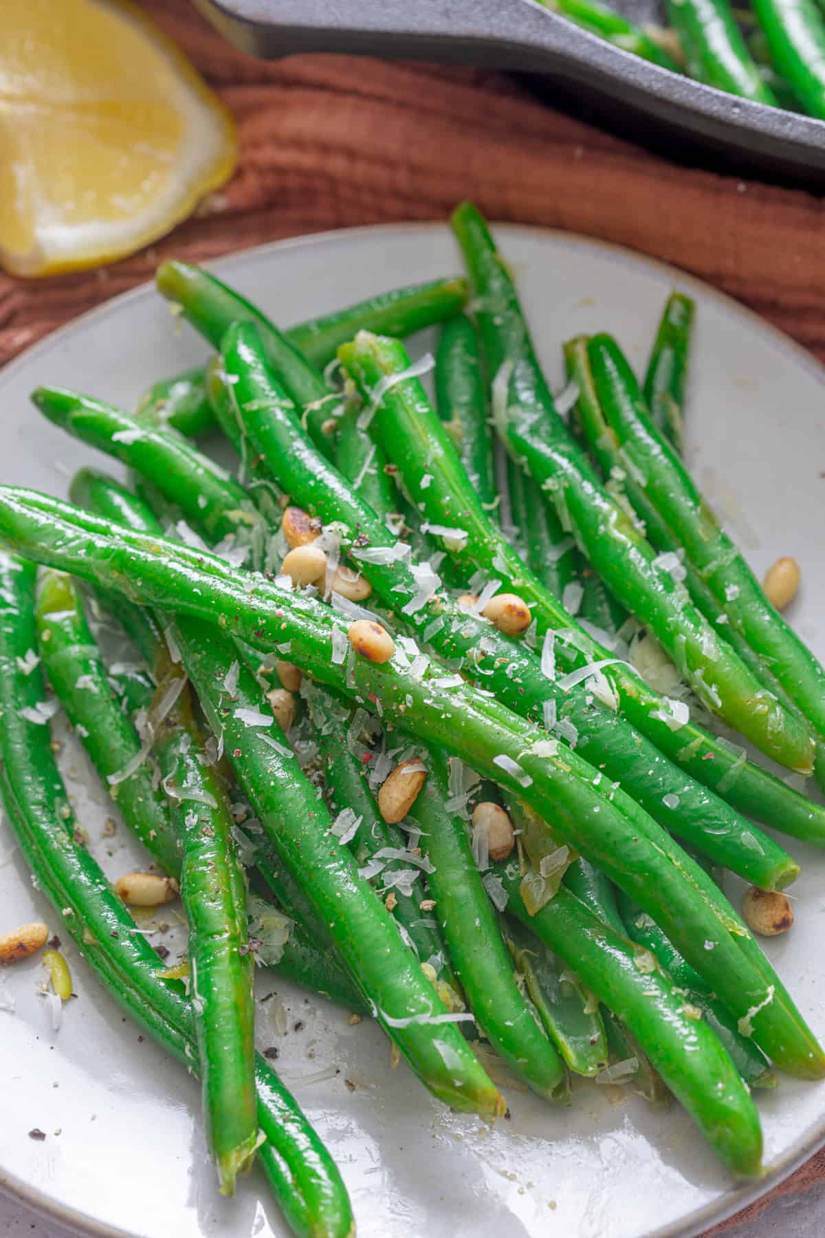 A plate of sauteed green beans