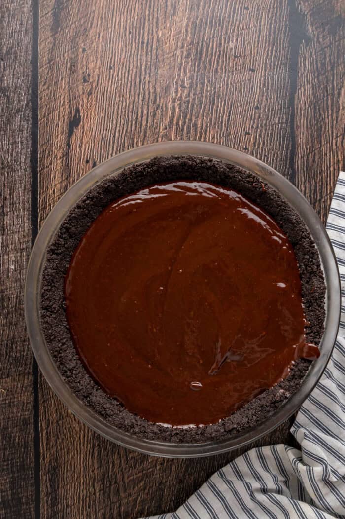 Chocolate filling in an Oreo crust